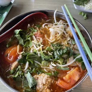 Rice noodle soup with pork &amp; seafood balls, tofu and tomatoes
