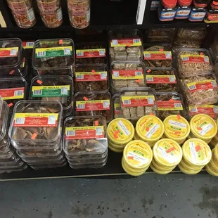Located next to the cashier, a variety of Asian snacks.