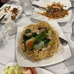 seafood medley and krispy noodles - mì xào giòn đồ biển
