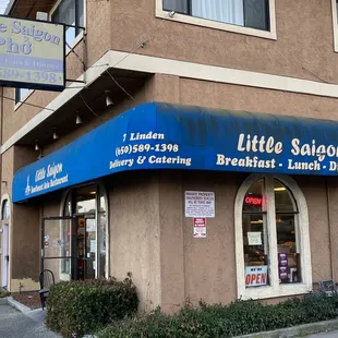 the outside of a restaurant