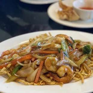Crispy noodle shrimp
