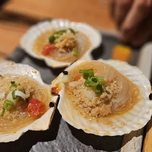 Grilled Scallop (1 per order) 蒜蓉粉丝扇贝 (1只）