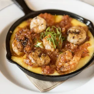shrimp and grits in tomato sauce