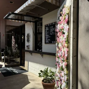 Walk up coffee order or you can go inside