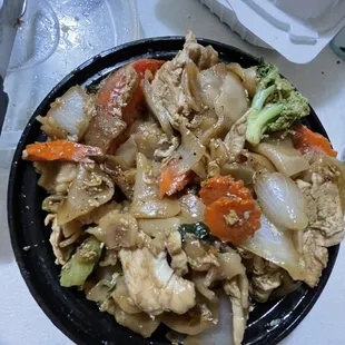 Drunken noodles (chicken add onions)