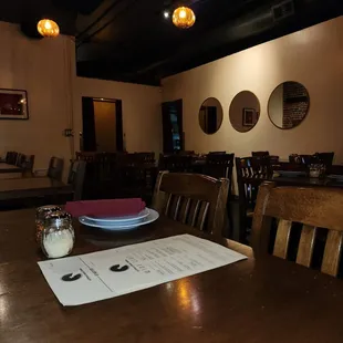 sushi and sashimi, interior