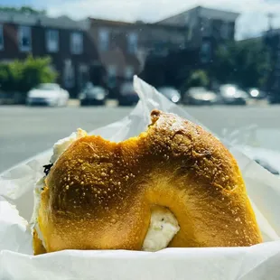 Egg bagel toasted with PICKLE cream cheese