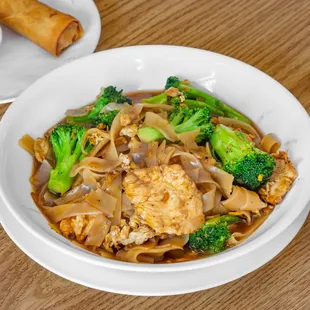 a bowl of noodles with chicken and broccoli