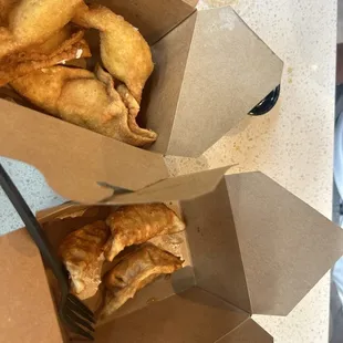 BEST crab wonton/ crab rangoon's in Oregon. Their gyozas were also amazing!! Paid at the kiosk. The staff was extremely nice!