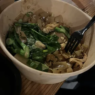 22. Pad Se-Ew (GF, VG)