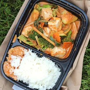 27 Thai red curry with soft tofu (Gang-pedd) ($10.95) - Red curry with coconut milk, bamboo shoot, mixed vegetable, fresh basil leaves