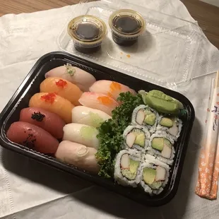 Sushi Deluxe w California Maki
