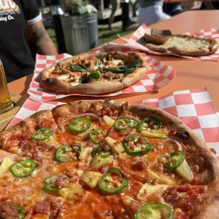 Holla Hawaiian Pizza