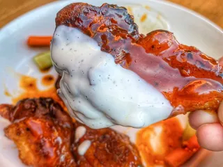 Milans Pizza & Wings