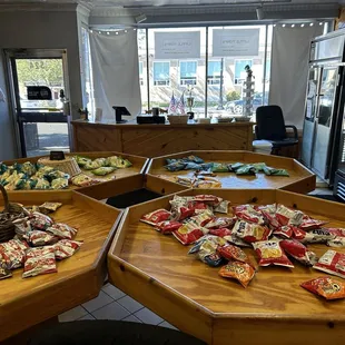 Lose these bins in middle doing nothing, buy a 12in wall rack for chips