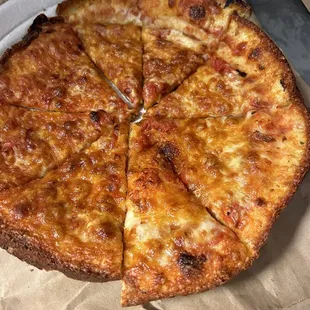 a cheese pizza on a plate