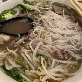 17. Combination Beef Noodle Soup with Bull Pudendum