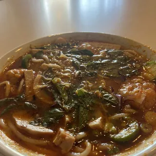 72. Veggie Spicy Beef Pork Rice Noodle Soup