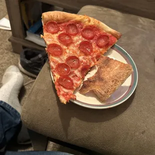 No anything, I wish this tasted like a pepperoni pizza