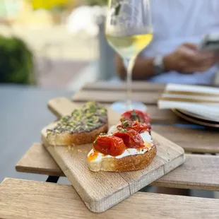 Blistered tomato crustie