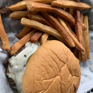 Single Cheese Burger w/ fries