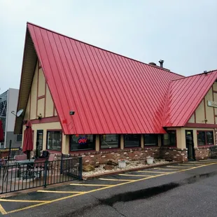 Can&apos;t miss that red roof!