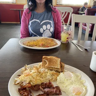 Great breakfast, coffee and Mimosa. Relaxed atmosphere with great service, good food and reasonably priced.