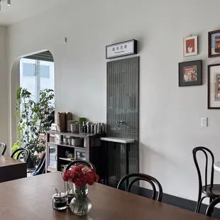 Interior - utensils and free water station