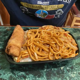 Pork lo mein