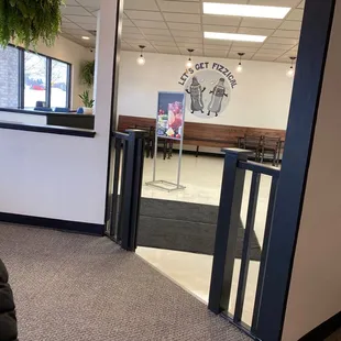 This place is a lot more clean and modernized from the gaudy former tenant what's brewing.