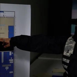 A guide helps to direct players to their next objective.