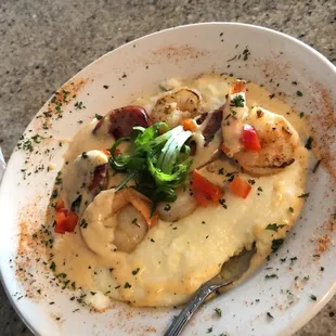 Shrimp and grits w/sausage