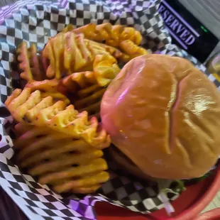 Burger w / waffle fries