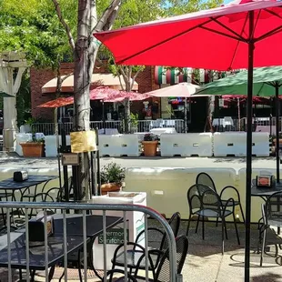 Some restaurants in Downtown Livermore have outdoor dining.  7/10/20