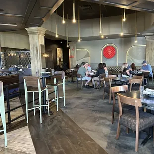 Love the decor!