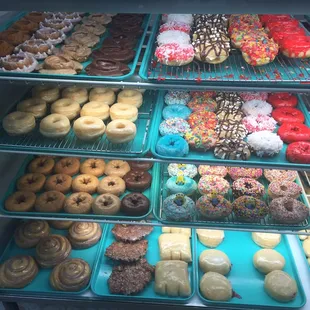 What a beautiful case of donuts!