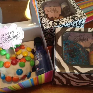 Party favor idea with donuts and vodka!