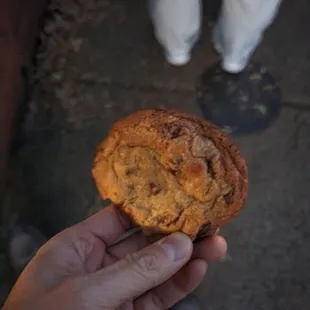 A complementary Choco chip cookie while I waited in line? Why yes, yes indeud.