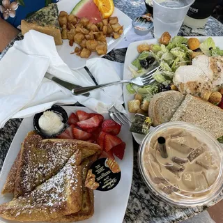 Spinach Quiche w/ Fruit & Salad