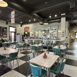 Livingston&apos;s....old fashioned soda shop decor!