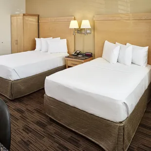 LivINN Maplewood Guest Room