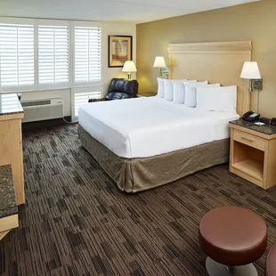 LivINN Maplewood Guest Room