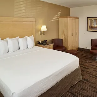 LivINN Maplewood Guest Room