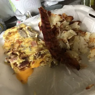 Leon&apos;s Omelette, Extra crispy bacon, hash browns
