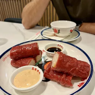 Golden shrimp rice roll