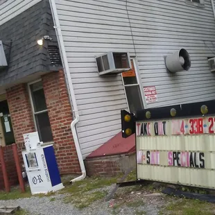 he outside of a restaurant