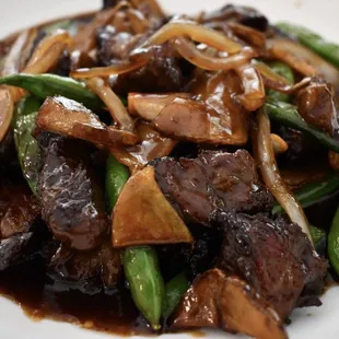 beef, green beans, and mushrooms