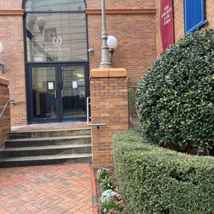 The entrance just round the corner from the front face street door.