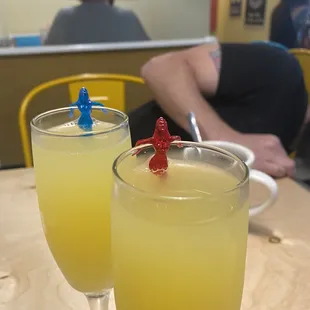 Regular mimosas. Notice in the background he tried to dodge the camera but i got em. Relax, i just wanna take a few pictures.