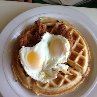 CHICKEN & WAFFLES